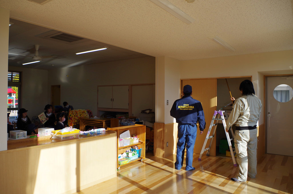 消防検査。何してるのかな。