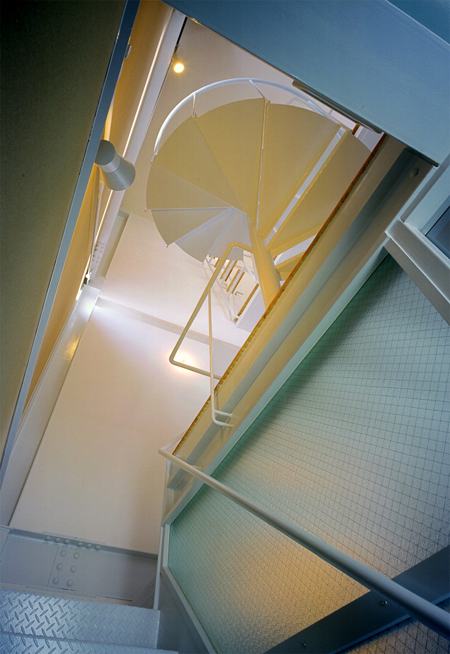 階段｜神戸市の注文住宅・鉄骨３階建て｜庄司洋建築設計事務所