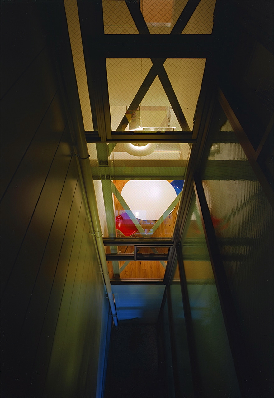 夜の光筒|大阪の3階建鉄骨造住宅|庄司洋建築設計事務所