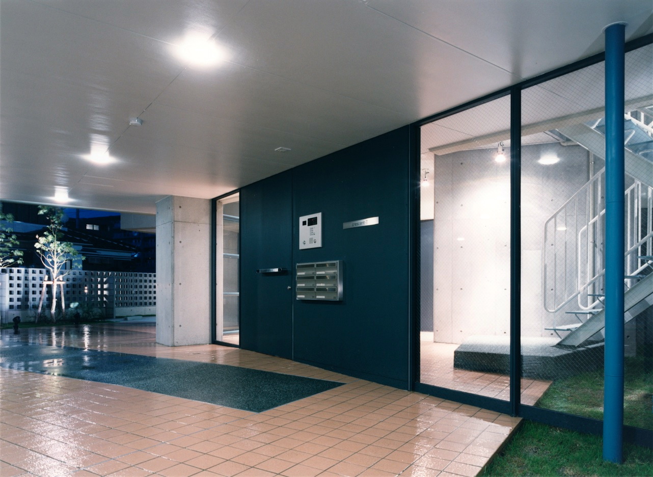 10：エントランス正面玄関