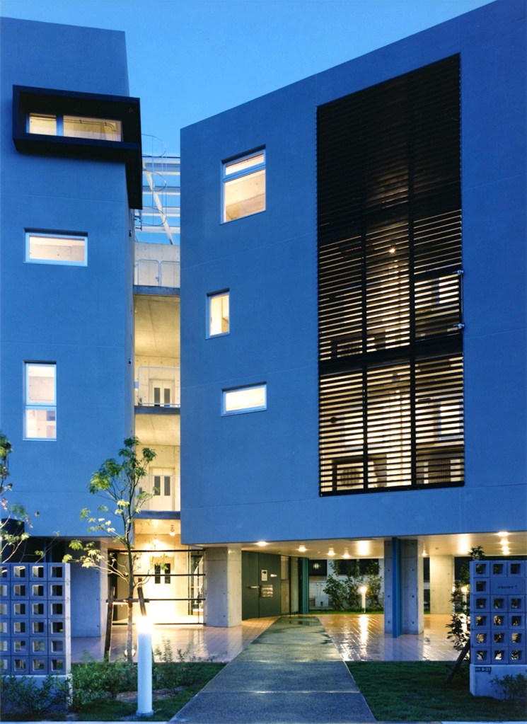 05：アプローチ（夜景）