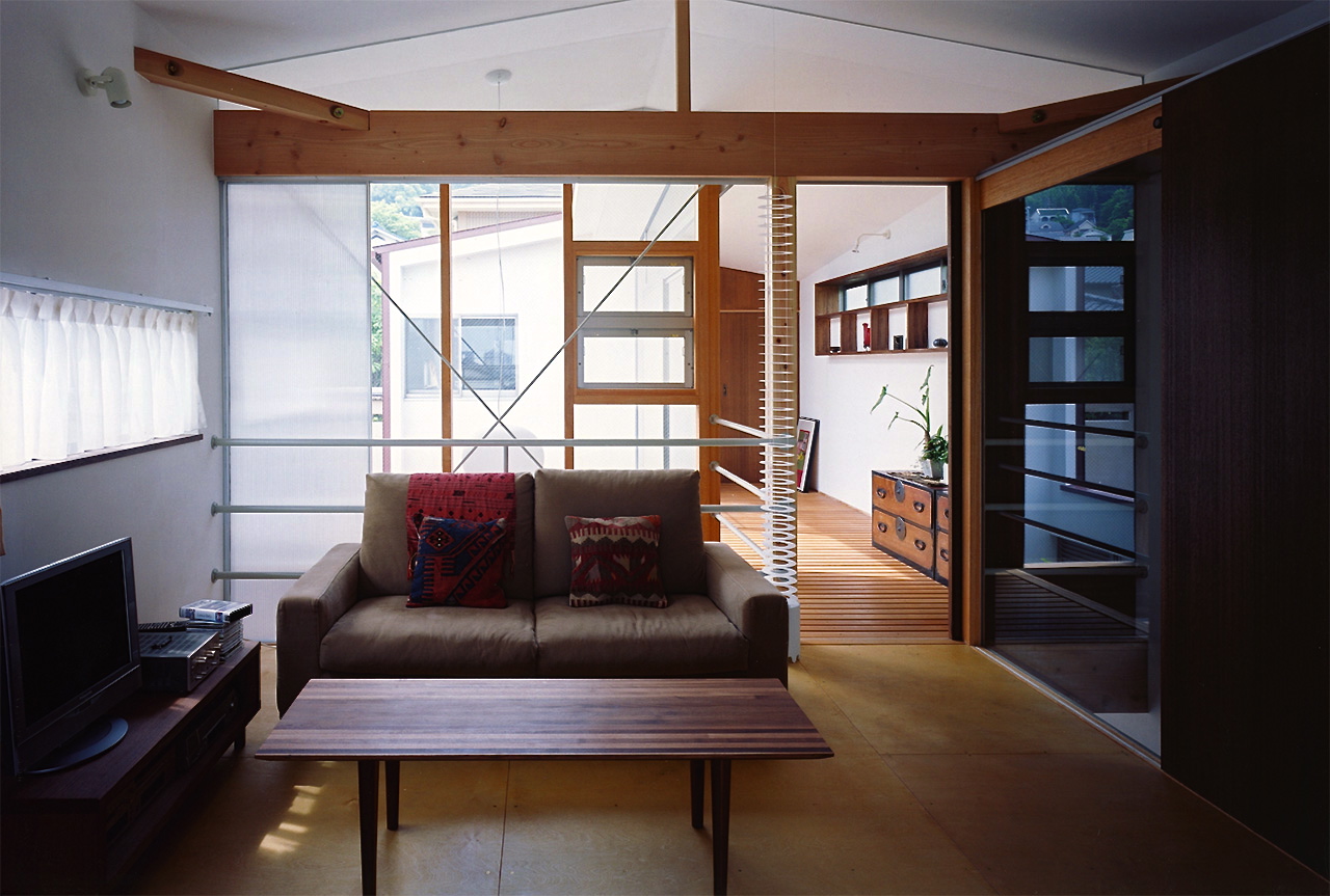 居間から中庭向き｜兵庫県神戸市の木造住宅｜庄司洋建築設計事務所
