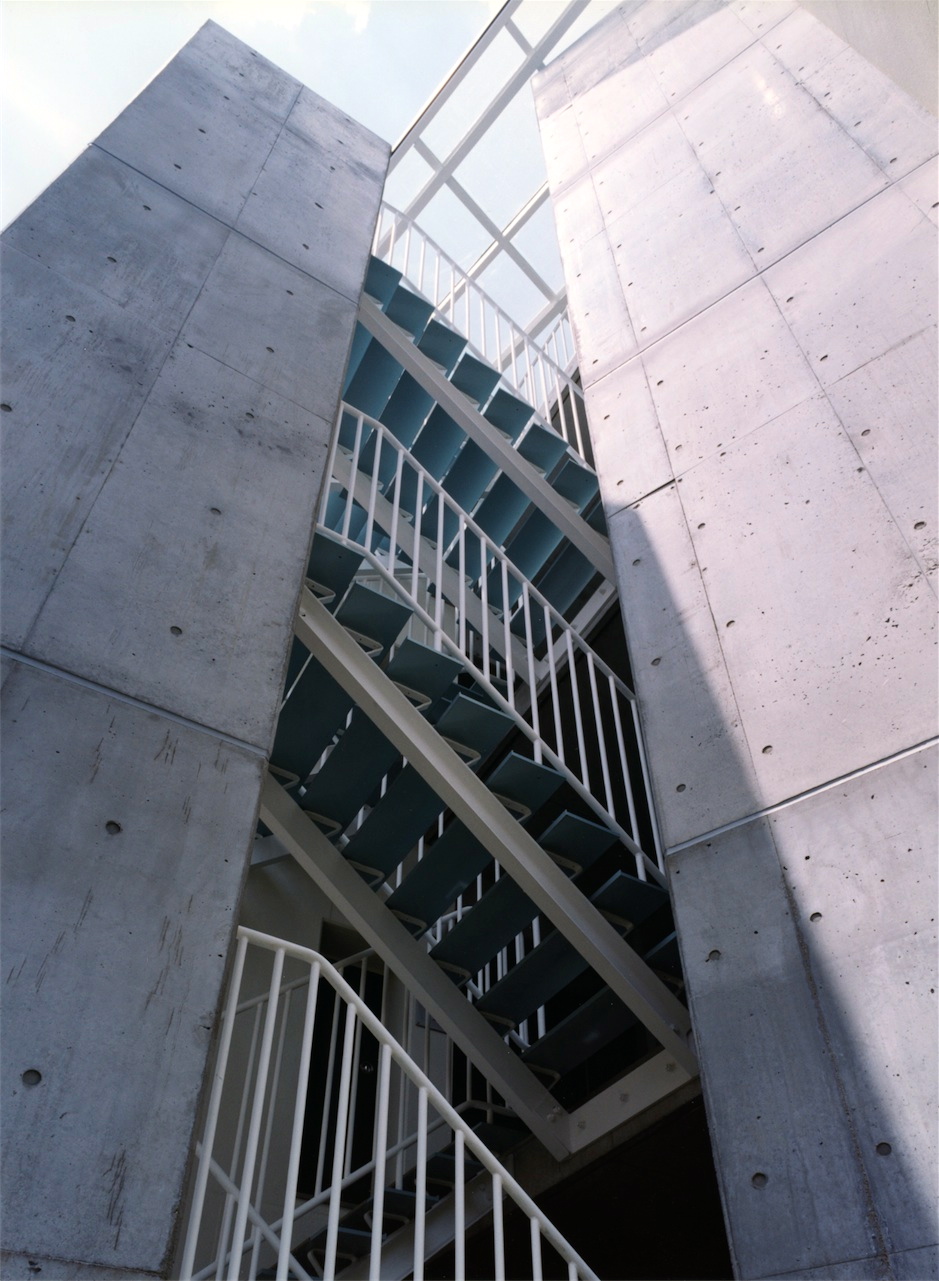 14：共用階段見上げ