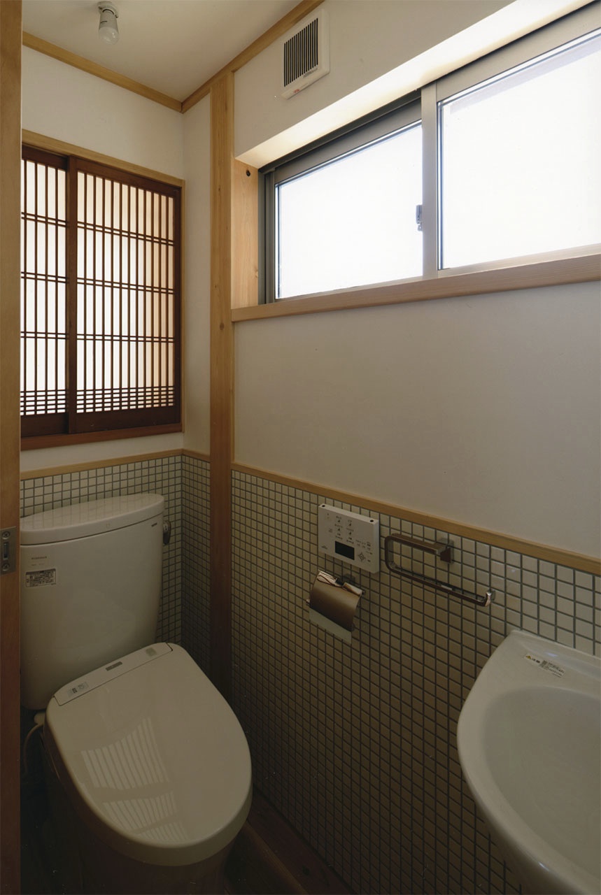 トイレ｜滋賀県大津市の住まい ｜庄司洋建築設計事務所