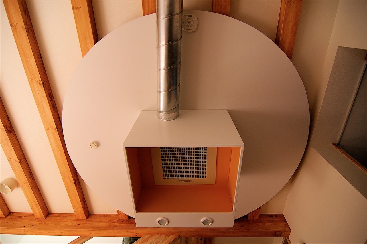 キッチンレンジフードの見上げ｜滋賀県大津市の住宅｜庄司洋建築設計事務所