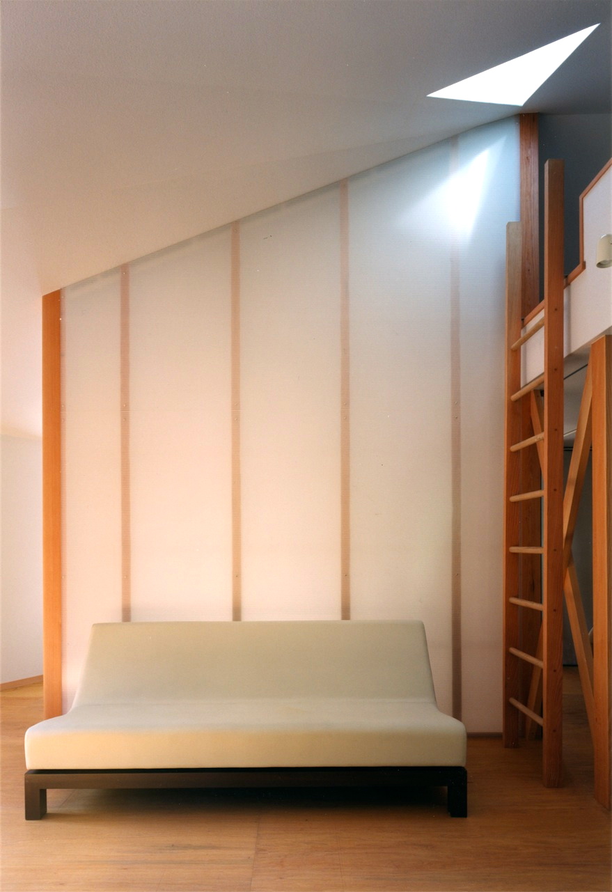 ポリカーボネイトの壁｜兵庫県淡路島の２世帯住宅｜庄司洋建築設計事務所