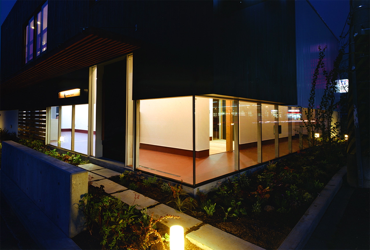 azumafoto_05 南西角の夜の様子|奈良の写真館・住宅|庄司洋建築設計事務所