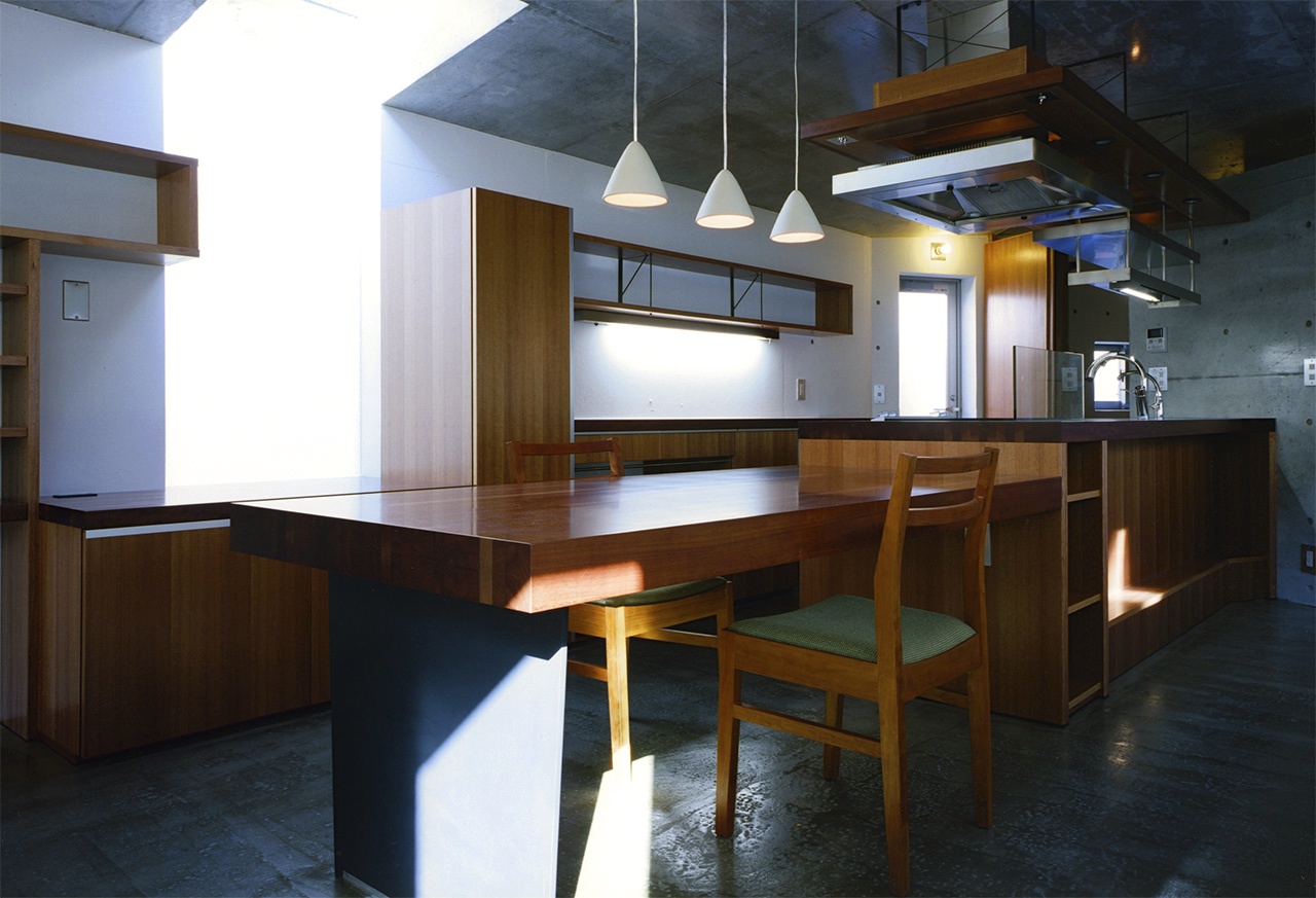 ダイニングテーブル｜京都のすまい・鉄筋コンクリート造・ＲＣ造住宅｜庄司洋建築設計事務所