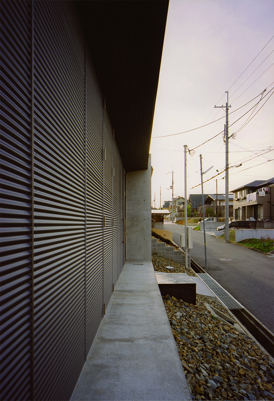 ガルバリウム外壁の詳細｜兵庫県神戸市のコンクリート住宅｜庄司洋建築設計事務所