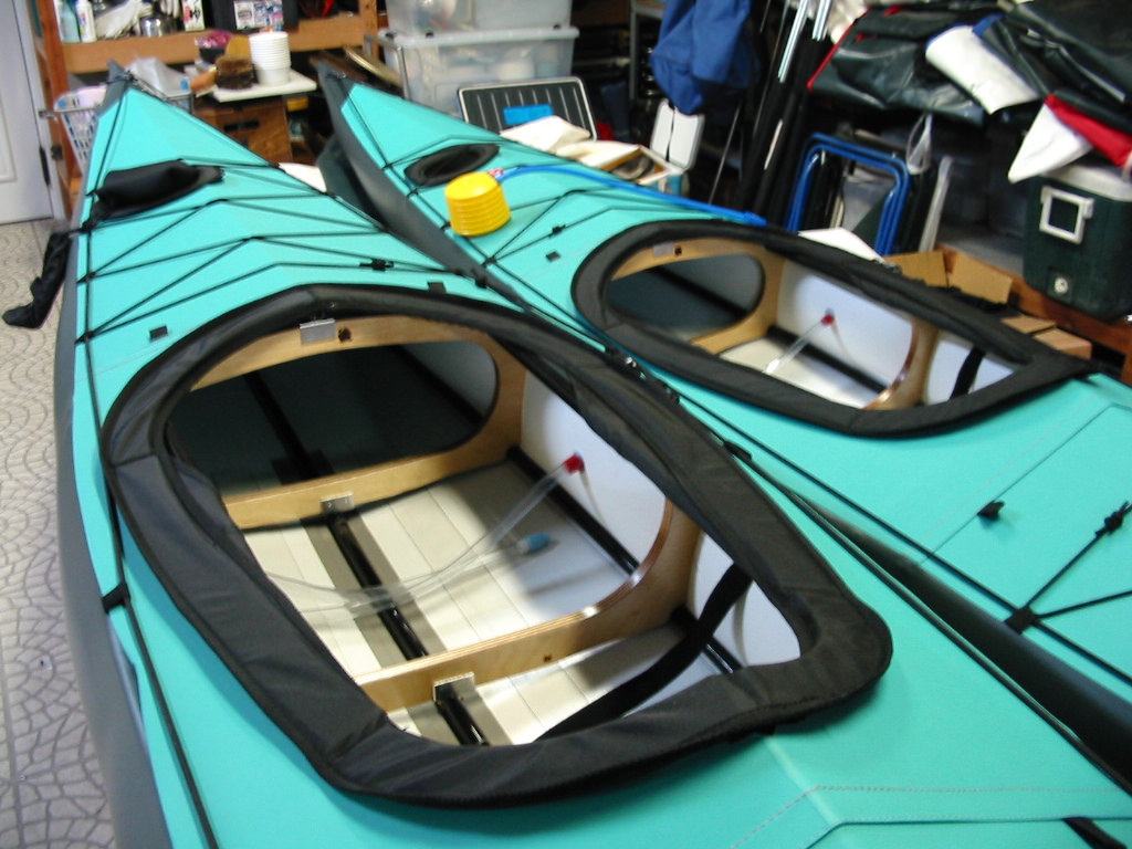 出来立てのカヌー