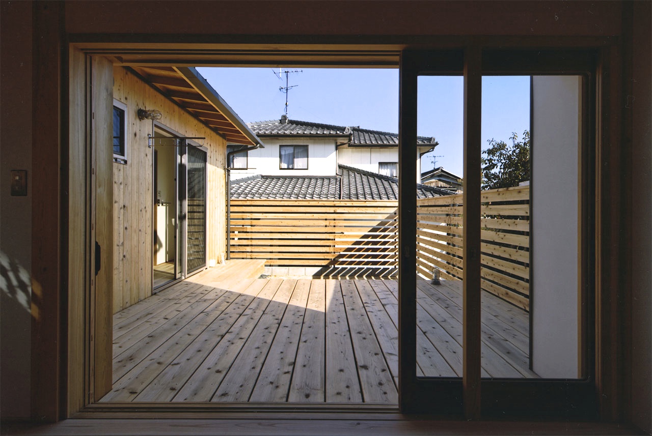 内縁からデッキテラスへ｜滋賀県大津市の住まい ｜庄司洋建築設計事務所