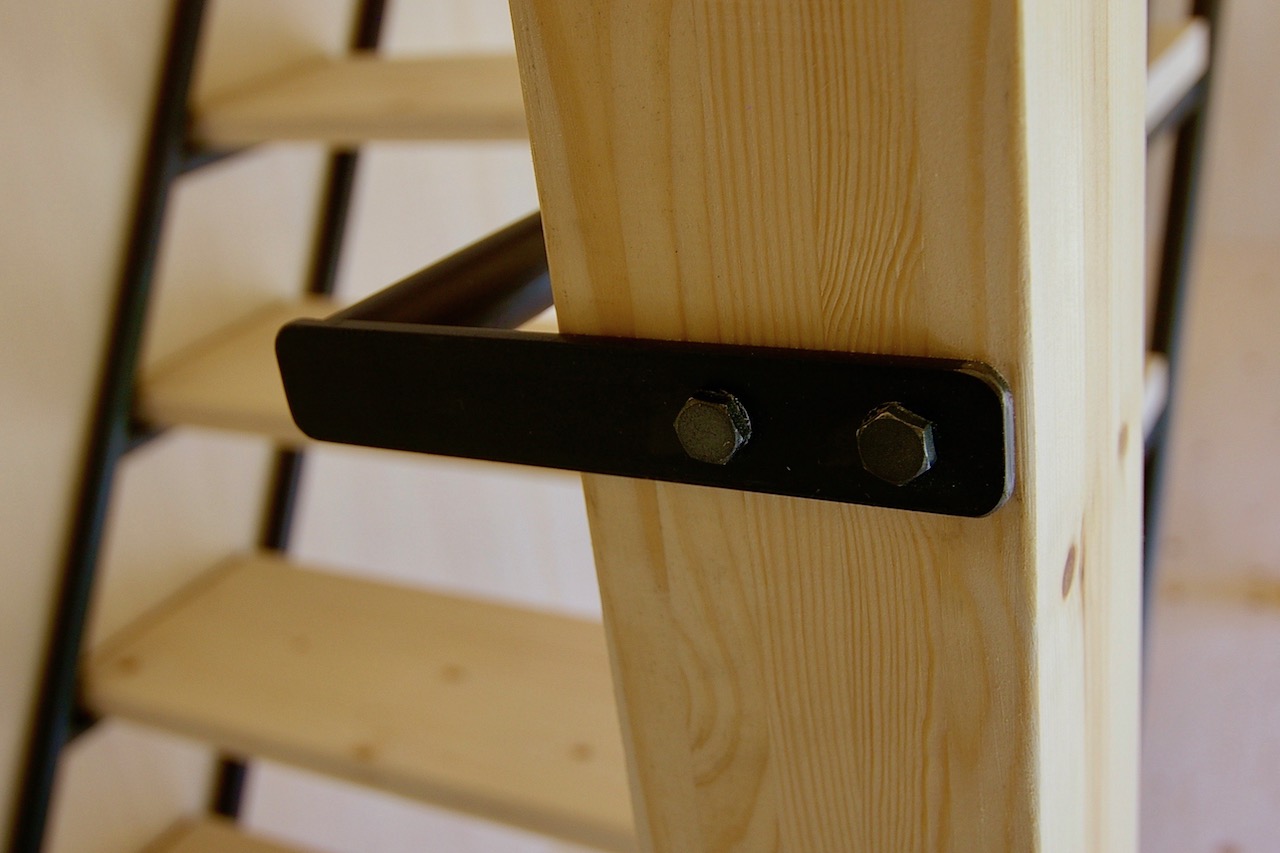 階段ディテール｜神戸市の住まい・子供部屋増築 ｜ 庄司洋建築設計事務所