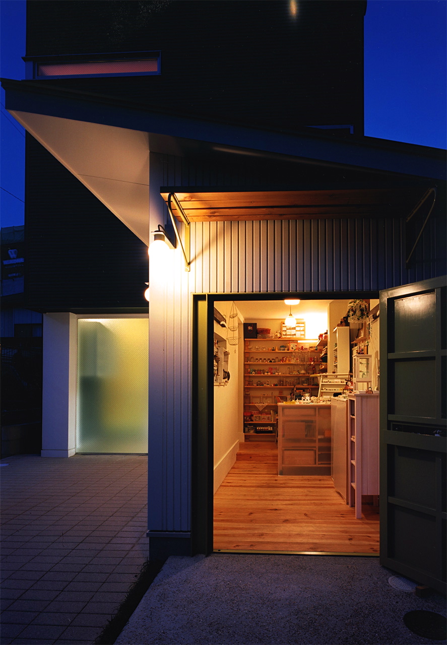 夜の店舗｜神戸市の注文住宅・鉄骨３階建て｜庄司洋建築設計事務所