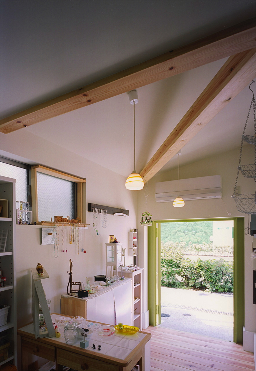 店舗の様子（道路向き）｜神戸市の注文住宅・鉄骨３階建て｜庄司洋建築設計事務所