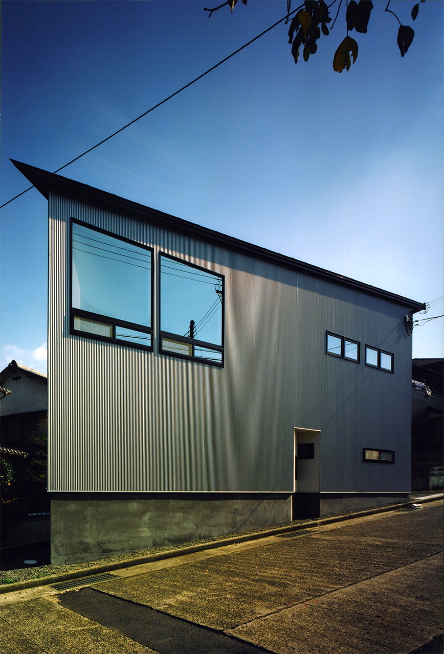 北西からの外観｜兵庫県洲本市の住宅｜庄司洋建築設計事務所