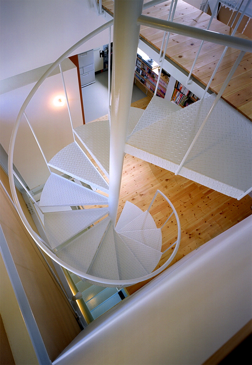螺旋階段｜神戸市の注文住宅・鉄骨３階建て｜庄司洋建築設計事務所