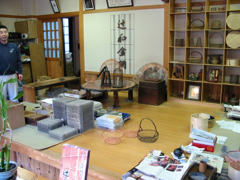 店と作業場の様子