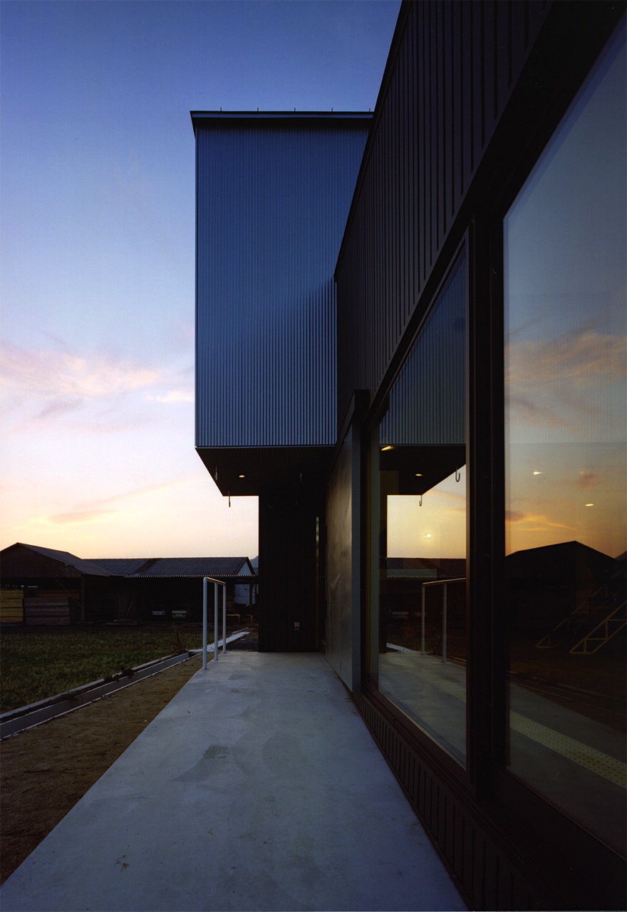 南側の廊下へ続くスロープ｜岡山県の注文住宅｜庄司洋建築設計事務所