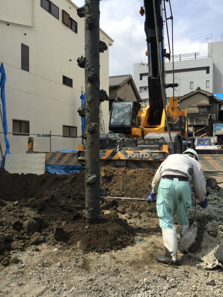 杭位置の調整をしています。