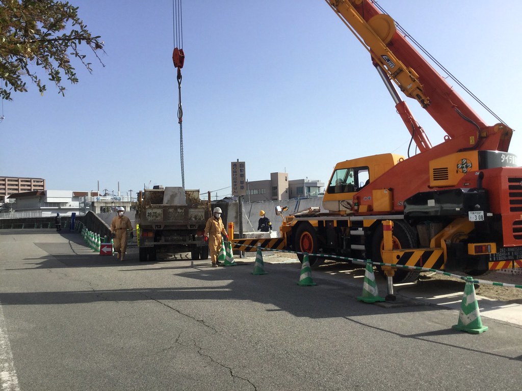 堤防解体の様子