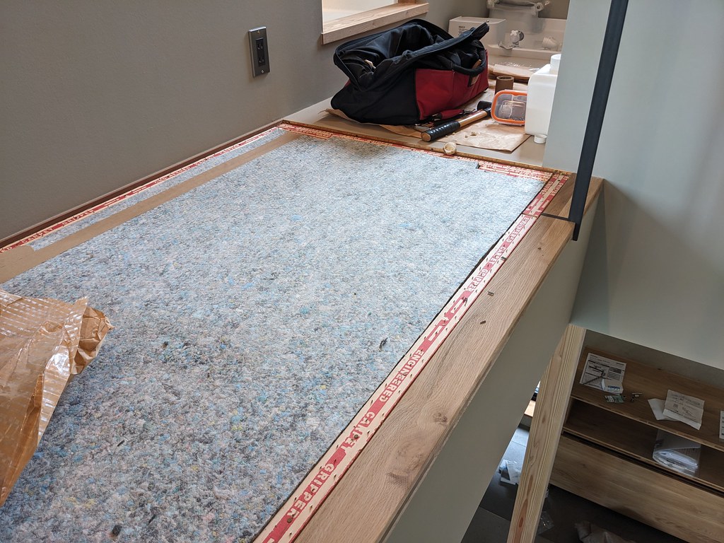 カーペットのフェルト敷き