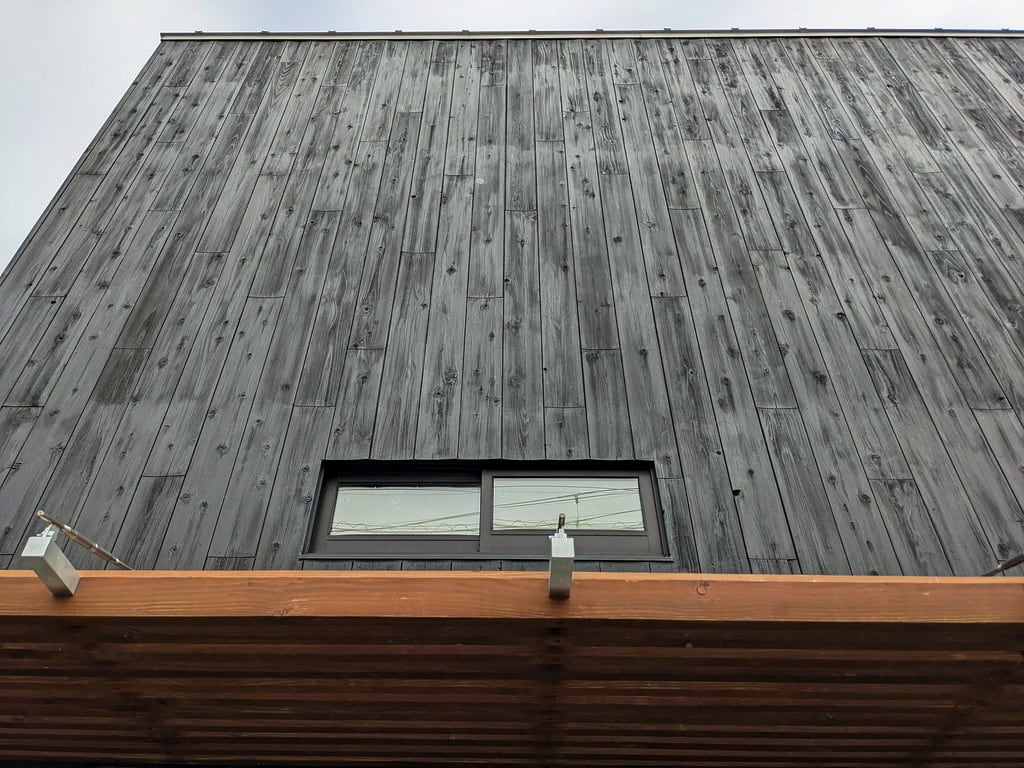 AZUMA-FOTO｜塗替した外壁板張りの様子｜庄司洋建築設計事務所