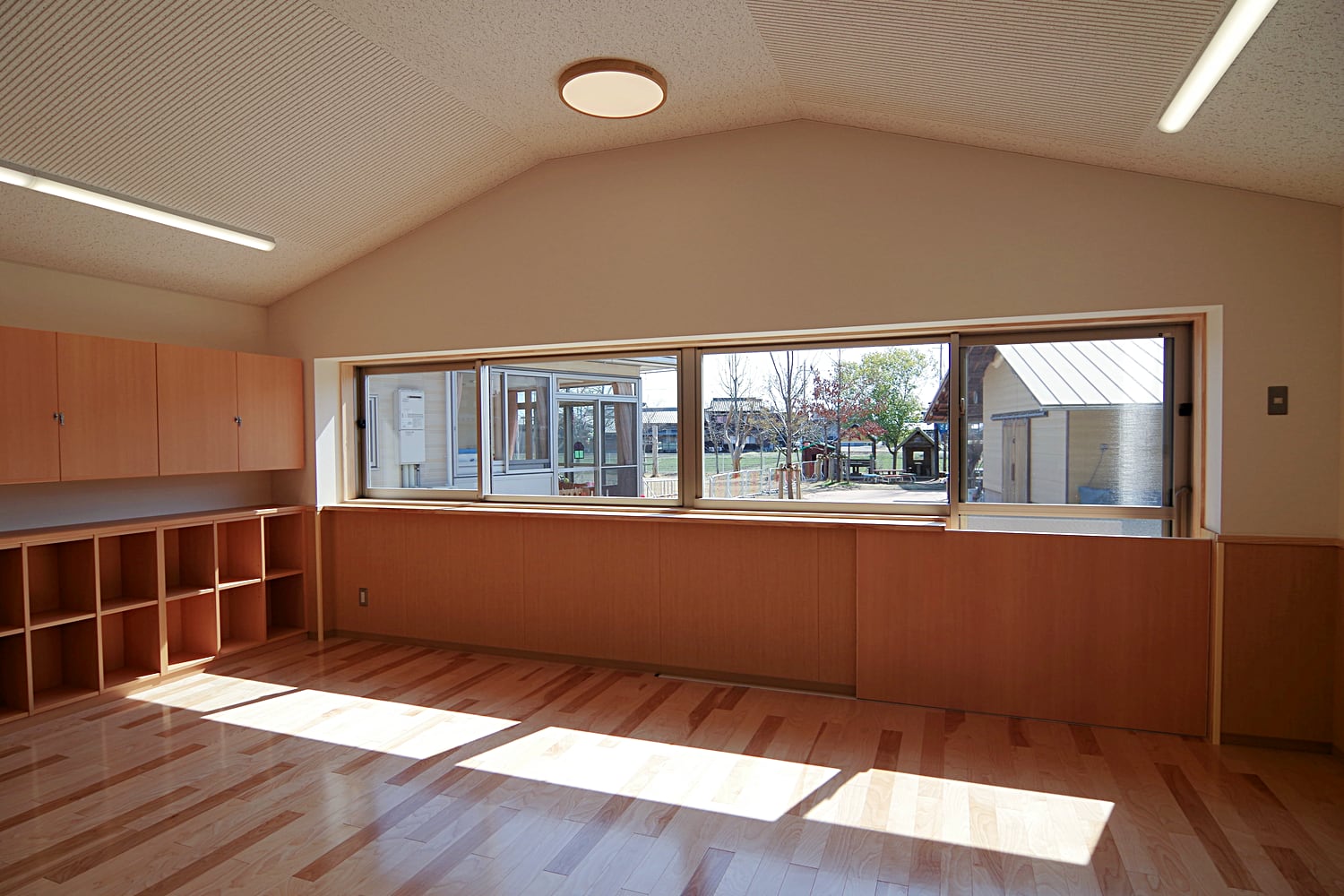 南向きの腰窓｜加東市こども園・子育て教室棟増築工事