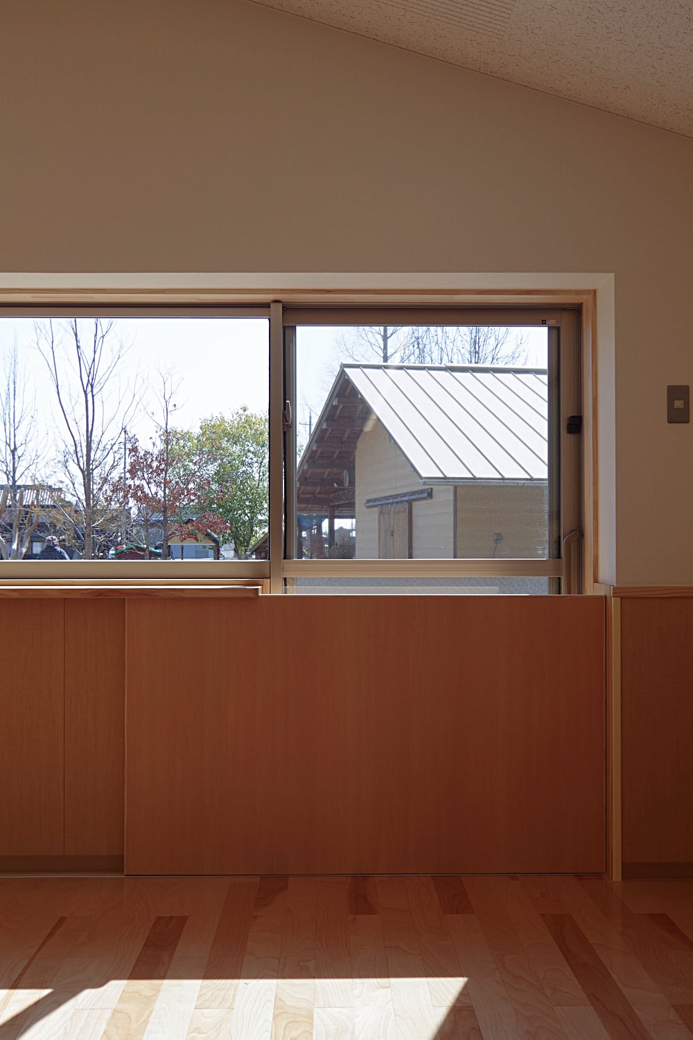 腰壁続きの腰扉｜加東市こども園・子育て教室棟増築工事